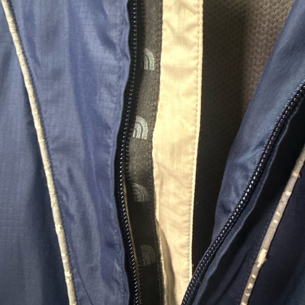 Vintage The North Face Blue and Cream Windbreaker Jacket - Picture 8 of 8